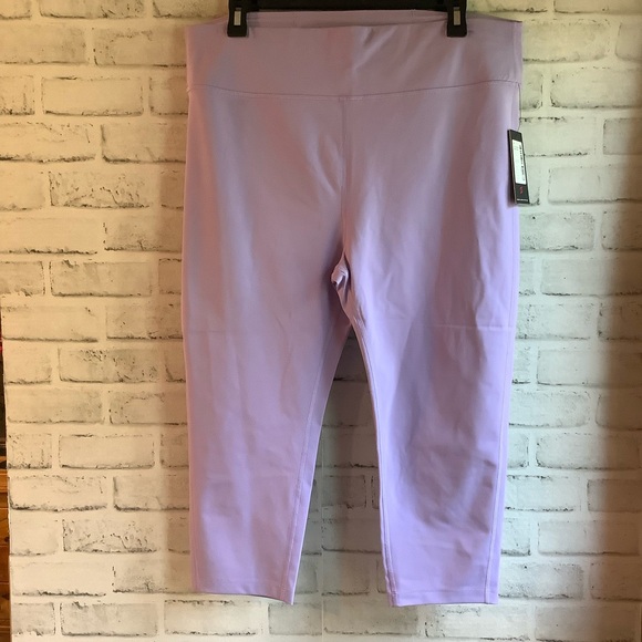 PELOTON Women’s XXL Essential Capris - Mid Rise - Picture 3 of 8